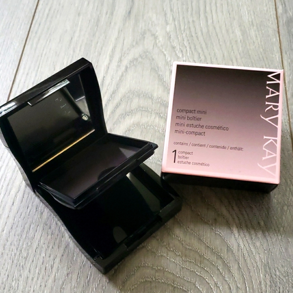 Mary Kay Mini Compact
